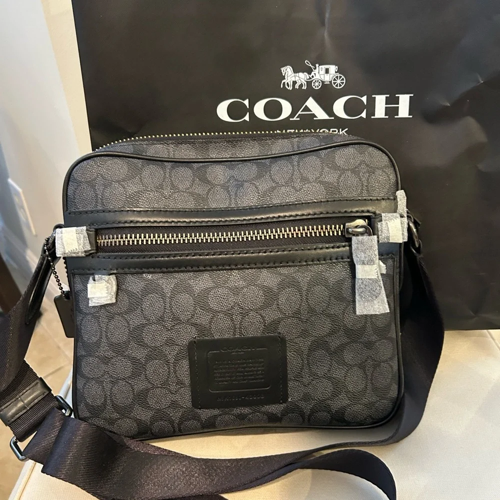 Coach Men's Messenger Bag in Charcoal/Black Signature Print